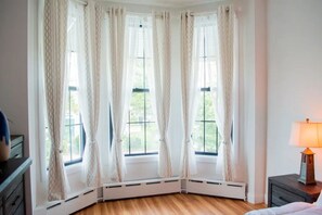 3 chambres, coffres-forts dans les chambres, bureau