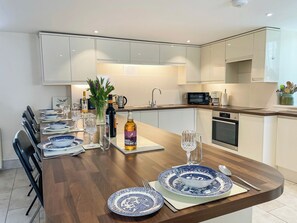 Dishwasher, cookware/dishes/utensils