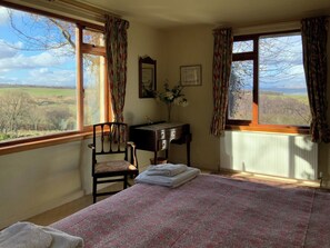 3 bedrooms, free WiFi, bed sheets, wheelchair access