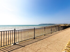 Beach - 3 bedroom accommodation in Sandown (Sandown)