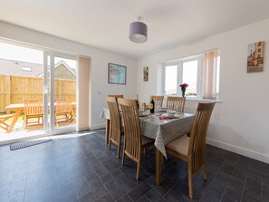 Dining - 3 bedroom accommodation in Sandown (Sandown)