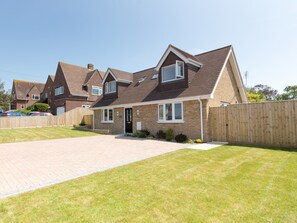 Exterior - 3 bedroom accommodation in Sandown (Sandown)