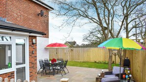 Outdoor dining - 3 bedroom accommodation in Newchurch, near Sandown (Newchurch, near Sandown)