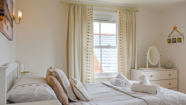 3 bedrooms, free WiFi, bed sheets - 3 bedroom accommodation in Newchurch, near Sandown (Newchurch, near Sandown)