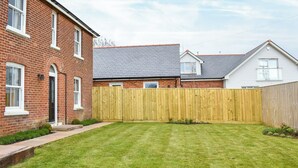 Exterior - 3 bedroom accommodation in Newchurch, near Sandown (Newchurch, near Sandown)