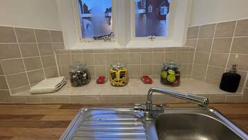 Studio | Private kitchen | Fridge, microwave, oven, stovetop