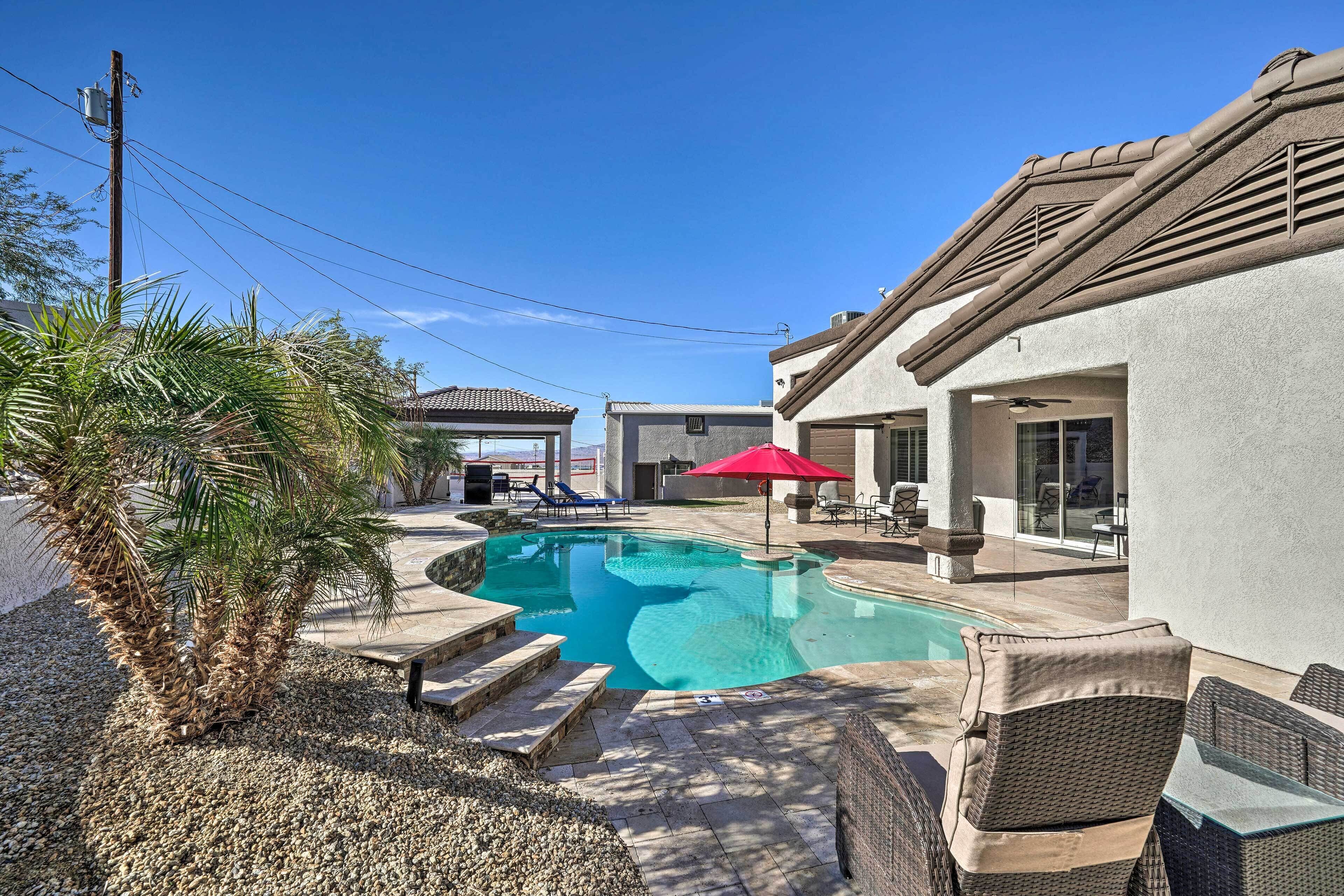 Lake Havasu Home w/ Pool - 3 Mi to Lake!