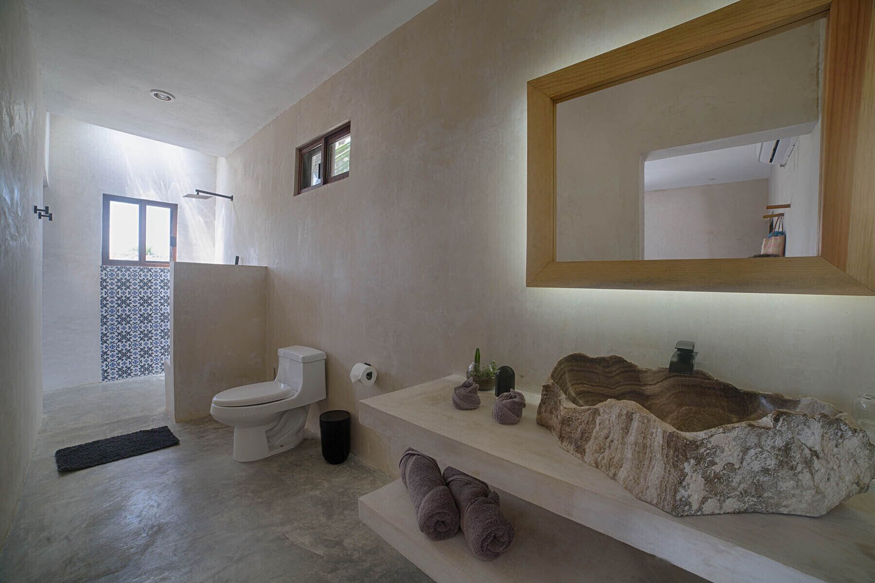 Habitación Premium | Baño | Amenidades de baño gratuitas y secadora de cabello 
