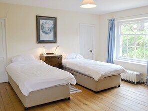 9 bedrooms, free WiFi, bed sheets - 9 bedroom accommodation in Kings Lynn (Kings Lynn)