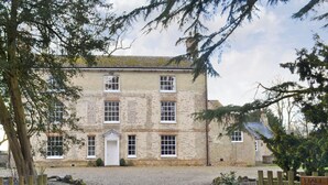 Exterior - 9 bedroom accommodation in Kings Lynn (Kings Lynn)