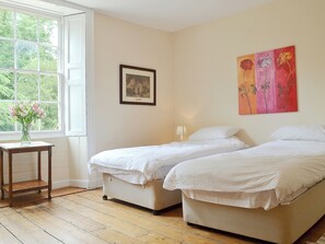 9 bedrooms, free WiFi, bed sheets