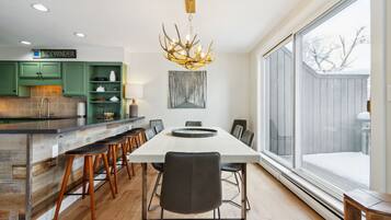 Townhouse, 3 kamar tidur | Dapur pribadi | Lemari es, oven, mesin pembuat kopi/teh, dan pemanggang roti