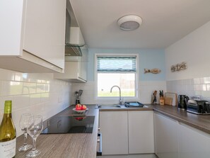 Dishwasher, cookware/dishes/utensils - Beachcomber (Dartmouth)