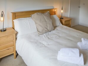 3 bedrooms, free WiFi, bed sheets - 3 bedroom accommodation in Amble (Amble)