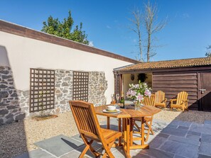 Outdoor dining - Knoll Cottage - UK31171 (East Brent, near Weston-super-Mare)