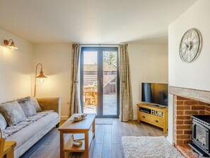 Televisión y chimenea 