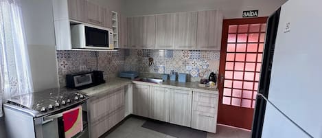 Villa | Cuisine privée | Réfrigérateur, micro-ondes, four, plaque de cuisson