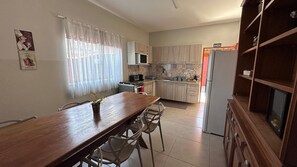 Basic Villa | Private kitchen | Fridge, microwave, oven, stovetop