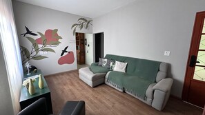 Basic Villa | Living area | 32-inch Smart TV with cable channels, TV, Netflix