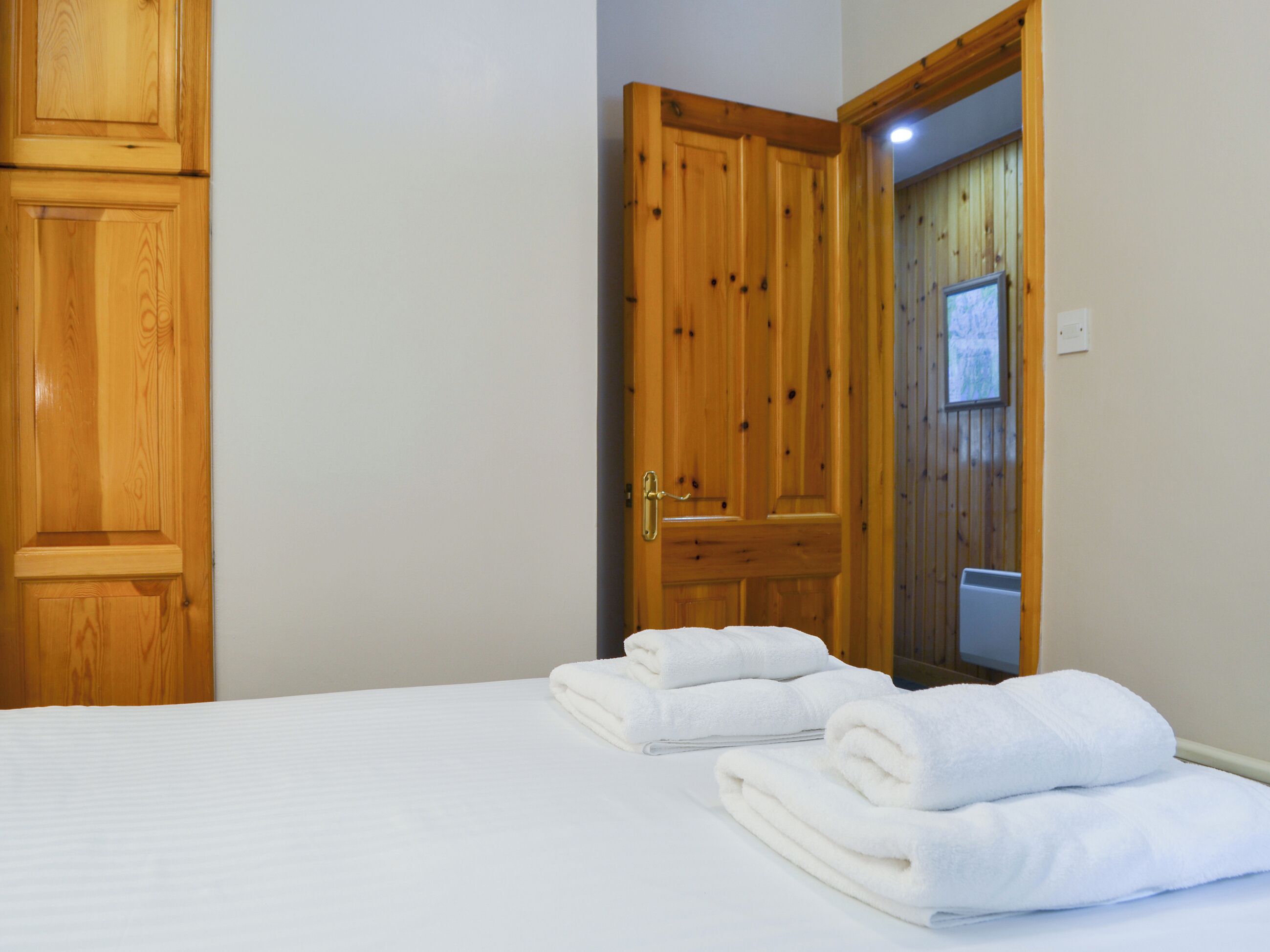 2 bedrooms, WiFi (free), bed sheets