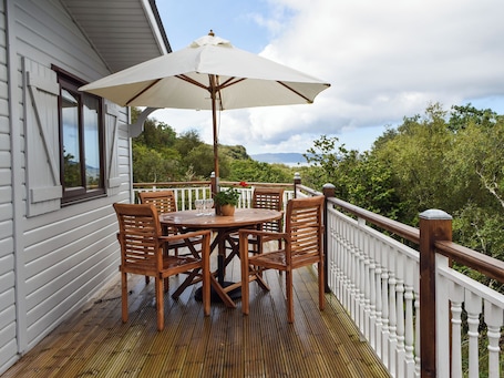 Outdoor dining. Catkin Lodge - UK39646