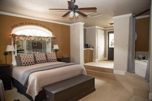 1 slaapkamer, een strijkplank/strijkijzer, internet, beddengoed