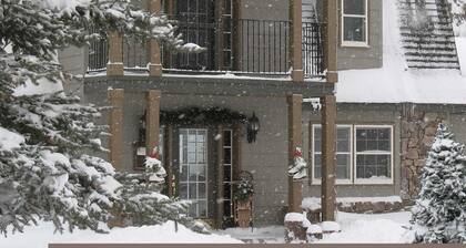 Lovin' Oven GUESTROOM at Arbor House Inn Bed and Breakfast on the River