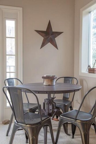 Hunter's Hideaway GUESTROOM at Arbor House Inn Bed & Breakfast on the River