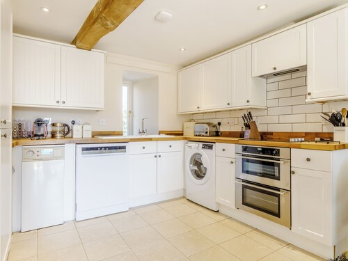 3 bedroom accommodation in Kemble, near Cirencester