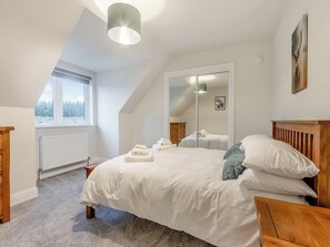 3 bedrooms, free WiFi, bed sheets