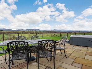 Outdoor dining - 3 bedroom accommodation in Gartmore, near Stirling (Gartmore, near Stirling)
