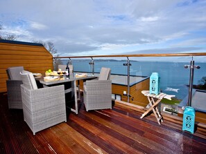 Outdoor dining - 2 bedroom accommodation in Brixham (Brixham)