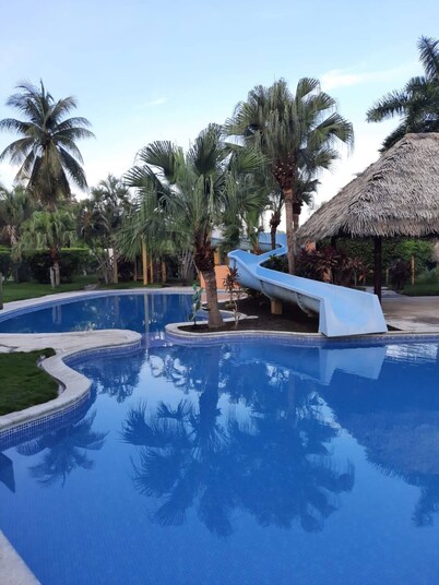 House on the high seas with access to the beach