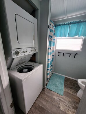 Dusche, Handtücher, Toilettenpapier