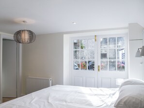 3 bedrooms, free WiFi, bed sheets - 3 bedroom accommodation in Swanage (Swanage)