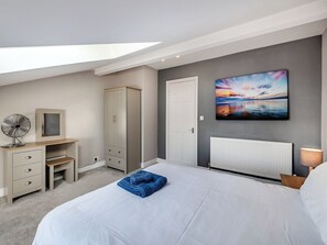 2 bedrooms, free WiFi, bed sheets - 2 bedroom accommodation in Ashby cum Fenby (Ashby cum Fenby)