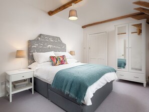2 bedrooms, Egyptian cotton sheets, memory-foam beds, free WiFi