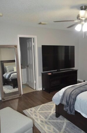 3 bedrooms, in-room safe, iron/ironing board, travel crib