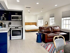 Interior - SOFI Easy Walk to Beach, Grill, Pool & More! (Miami Beach)