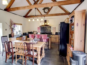 Dining - 3 bedroom accommodation in Bransgore, near Christchurch (Bransgore, near Christchurch)