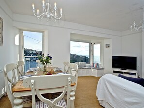 Dining - 4 bedroom accommodation in Fowey (Fowey)