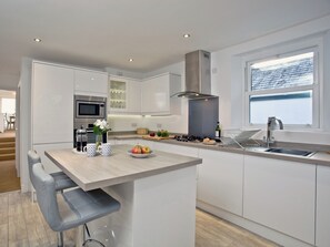 Dishwasher, highchair - 4 bedroom accommodation in Fowey (Fowey)
