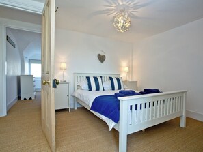 4 bedrooms, free WiFi, bed sheets - 4 bedroom accommodation in Fowey (Fowey)