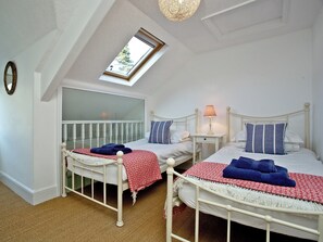 4 bedrooms, free WiFi, bed sheets - 4 bedroom accommodation in Fowey (Fowey)