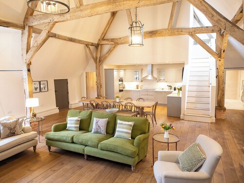 Olivers Barn - UK42081