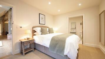 4 bedrooms, free WiFi, bed sheets, wheelchair access