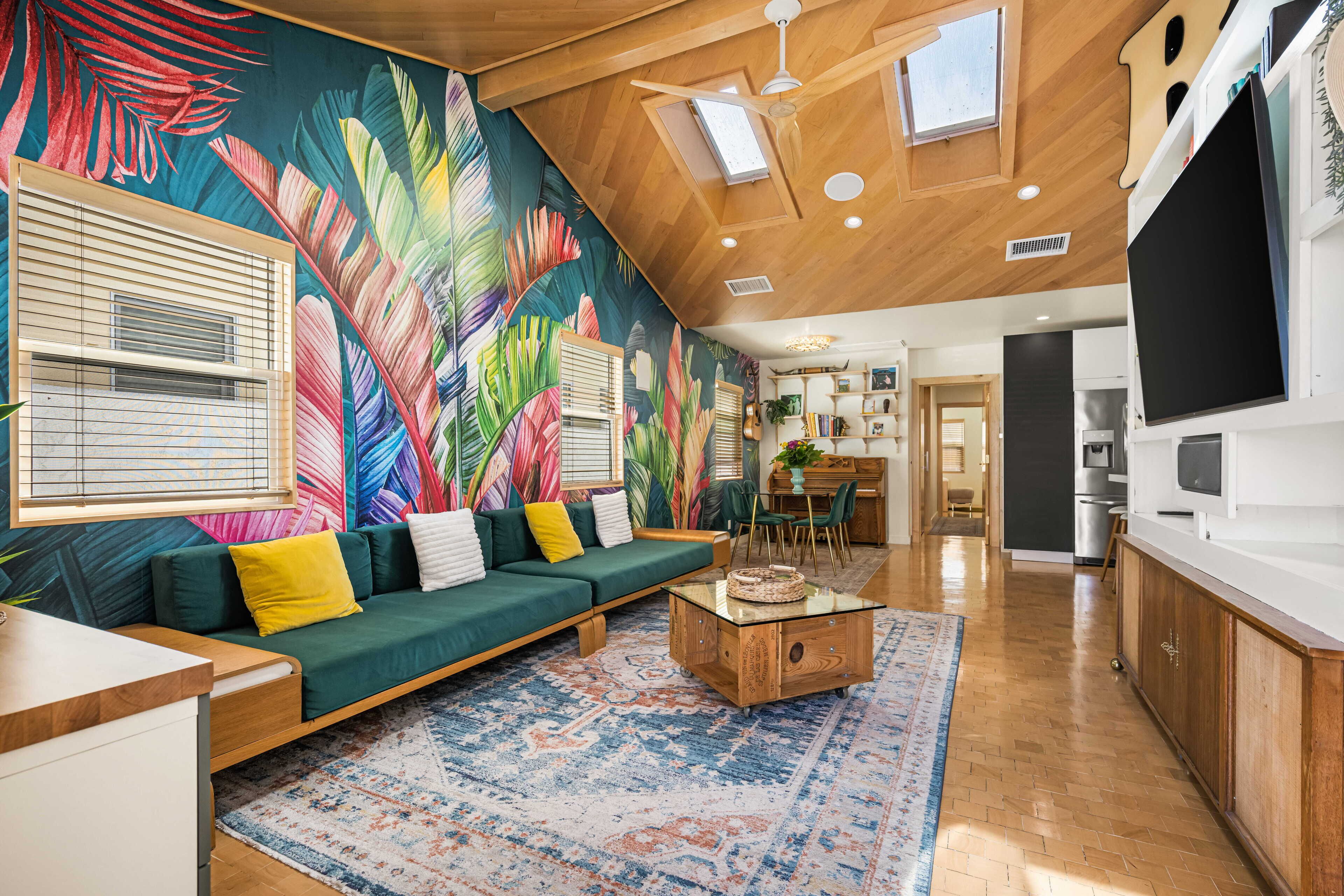 Smart TV, stereo, offices, computer monitors