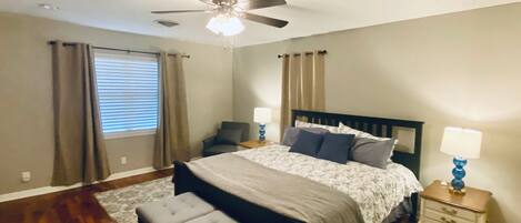 3 slaapkamers, een bureau, een strijkplank/strijkijzer, gratis wifi