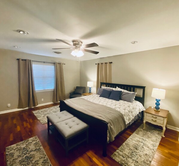 3 bedrooms, desk, iron/ironing board, free WiFi