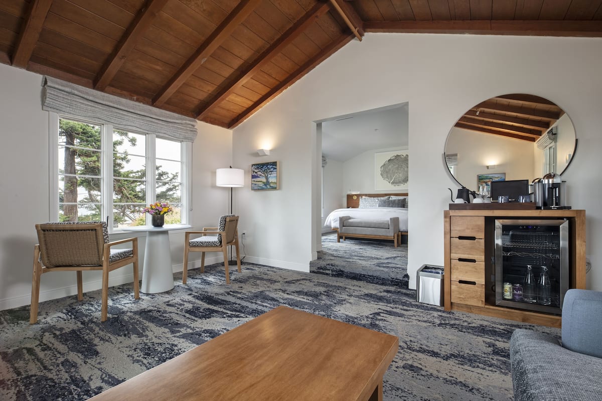 Carmel Point Suite | 거실 공간 | TV